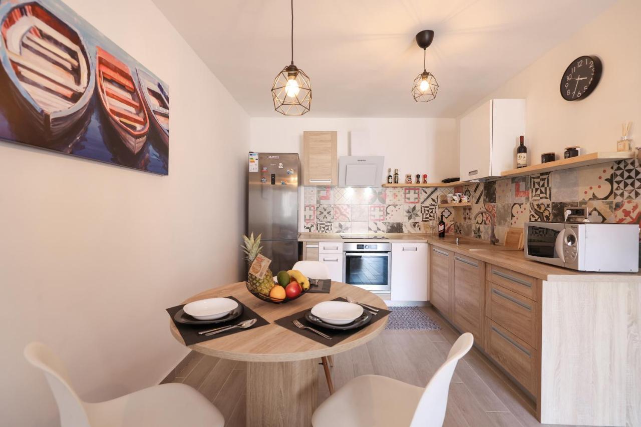 Coco Apartment Pirovac Luaran gambar