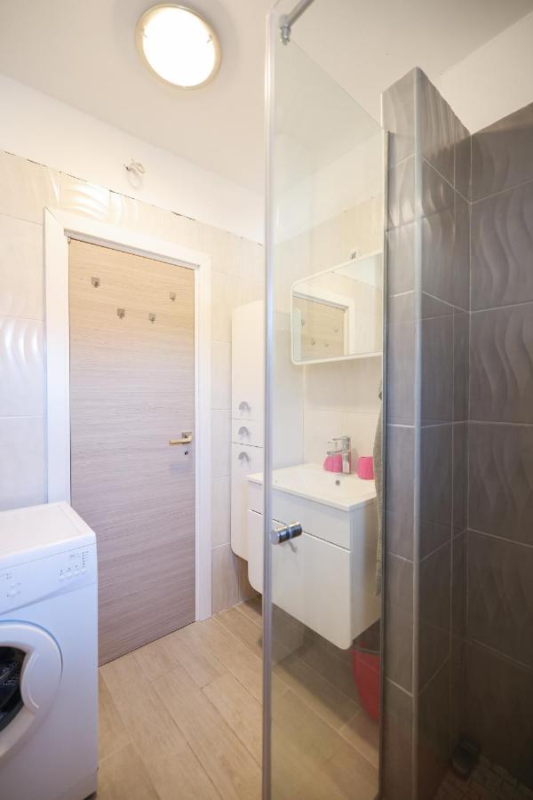 Coco Apartment Pirovac Luaran gambar