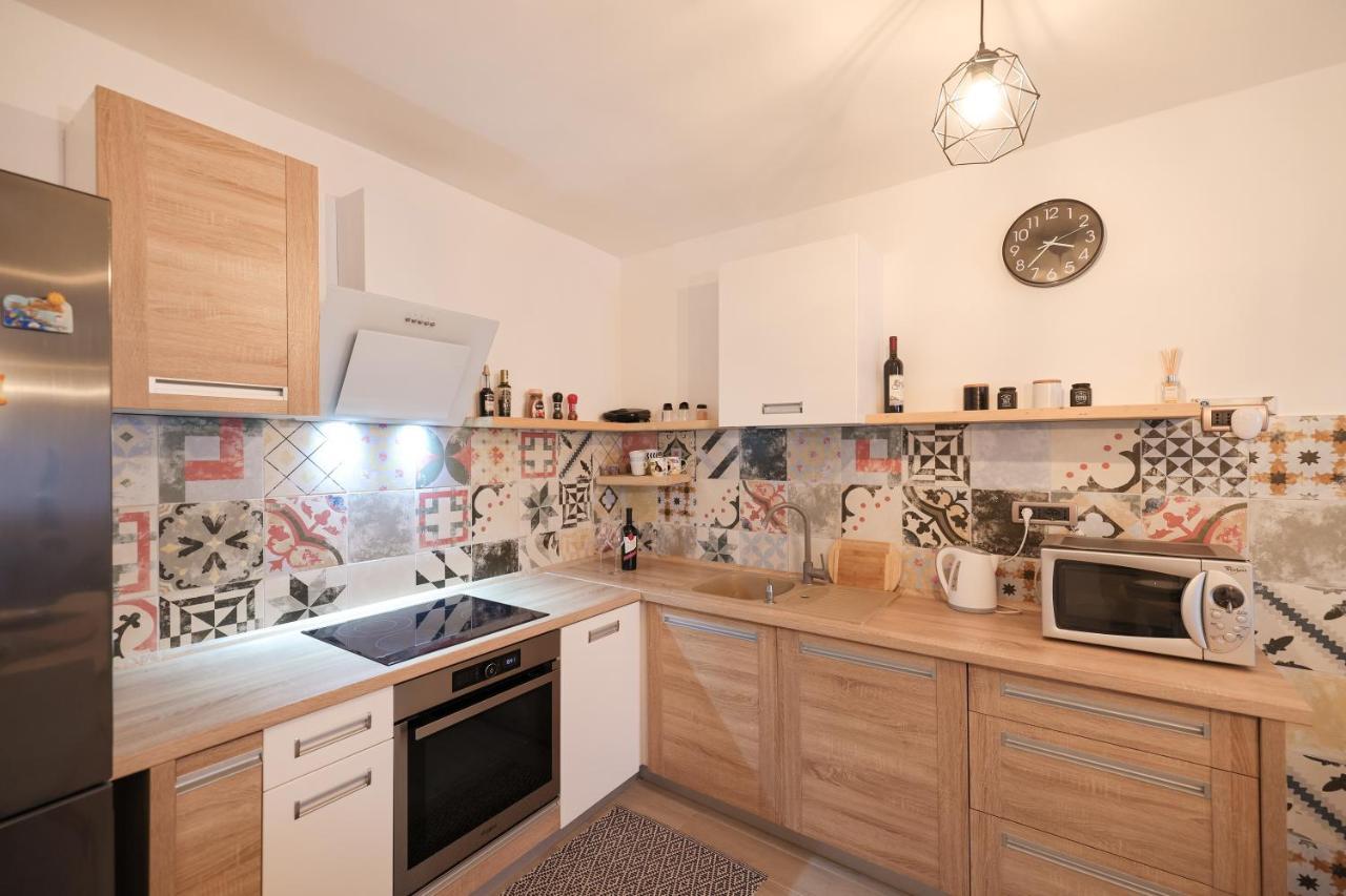 Coco Apartment Pirovac Luaran gambar