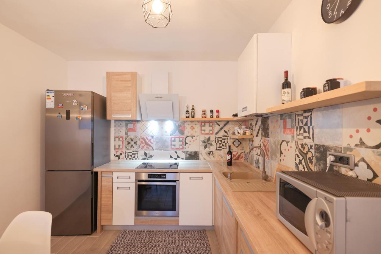Coco Apartment Pirovac Luaran gambar