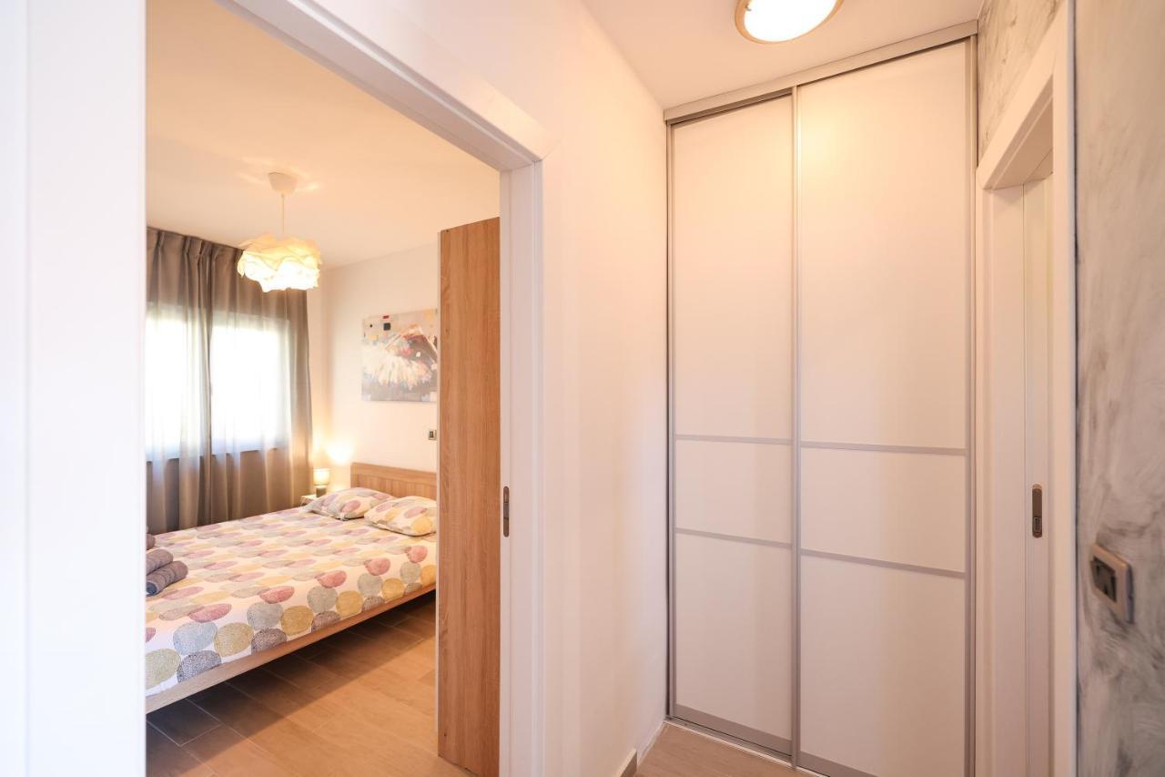 Coco Apartment Pirovac Luaran gambar
